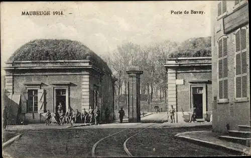 Ak Maubeuge Nord, Porte de Bavay, Einfahrtstor zum Militärlager