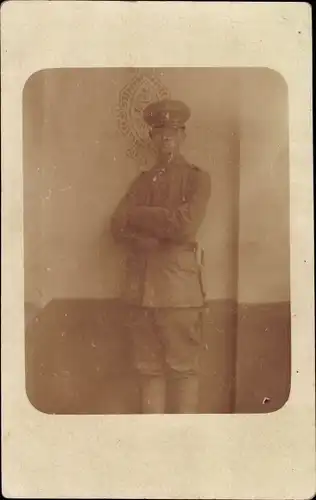 Foto Ak Deutscher Soldat in Uniform, I. WK, Standportrait