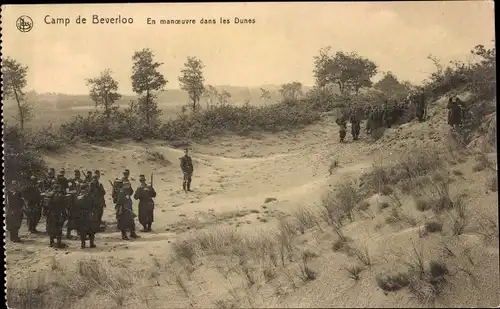 Ak Beverloo Beverlo Beringen Flandern Limburg, En manoeuvre dans les Dunes, belgische Soldaten