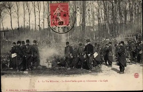 Ak La Vie Militaire, la Grand'halte apres 25 kilometres, le Cafe