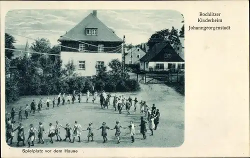 Ak Johanngeorgenstadt im Erzgebirge Sachsen, Rochlitzer Kinderheim, Spielplatz vor dem Haus