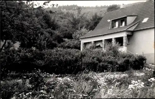 Foto Ak Kall in der Eifel, Gasthaus, Gartenpartie