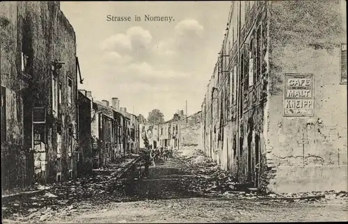 Ak Nomeny Meurthe et Moselle, vue générale d'une rue, Kriegszerstörungen, I. WK