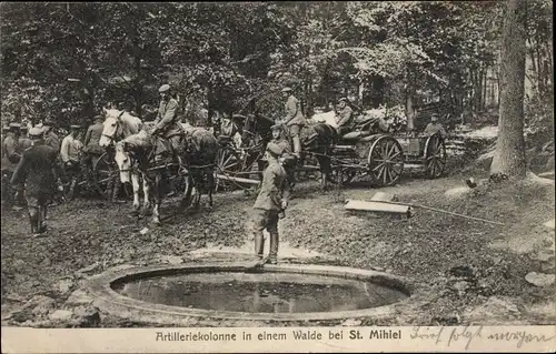 Ak St. Mihiel Lothringen Meuse, Artilleriekolonne in einem Walde, deutsche Armeefuhrwerke, I. WK