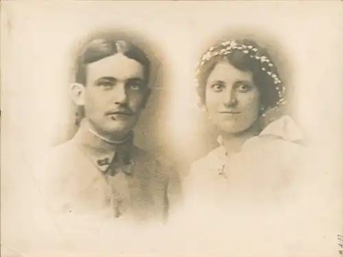 Foto Hochzeitspaar, Portrait, französischer Soldat in Uniform, Frau