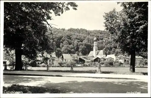 Foto Ak Wolfratshausen, Teilansicht der Stadt, Blick auf die Kirche