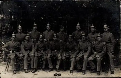 Foto Ak Soldaten, Gruppenportrait, Uniform, I. WK