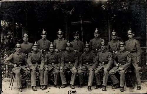 Foto Ak Soldaten, Gruppenportrait, Uniform, I. WK