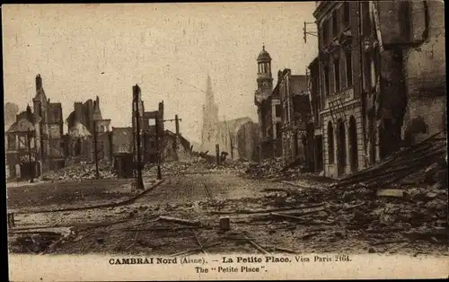 Ak Cambrai Nord, la Petite Place, zerstörte Häuser, Ruinen, 1. WK