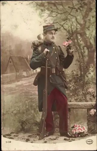 Ak Französischer Soldat in Uniform