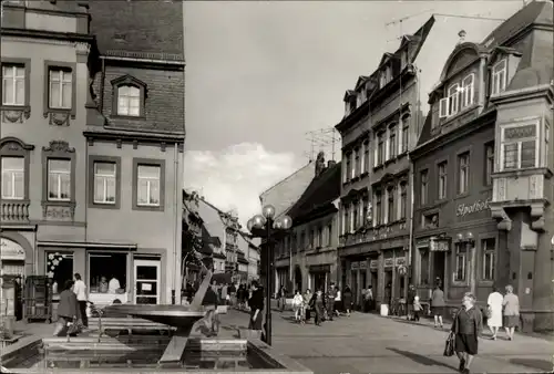 Ak Borna in Sachsen, Wilhelm Pieck Straße, Brunnen, Apotheke