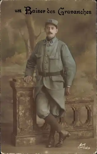 Ak Un Baiser des Gravanches, französischer Soldat in Uniform, Regiment 13