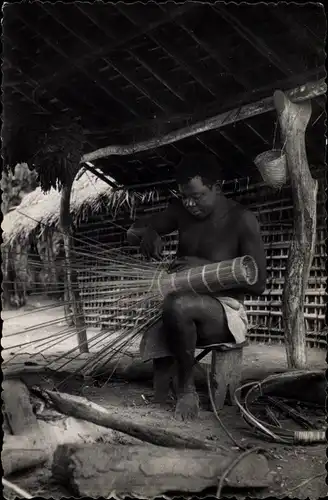 Ak Demokratische Republik Kongo Zaire, Kongolesischer Korbmacher bei der Arbeit