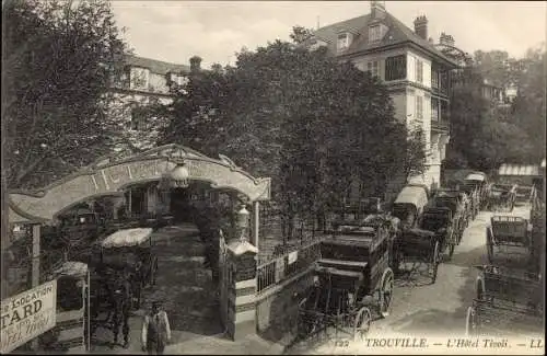 Ak Trouville sur Mer Calvados, Hotel Tivoli, Kutschen