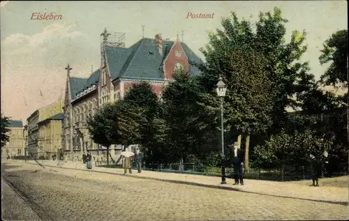 Ak Lutherstadt Eisleben, Straßenpartie am Postamt