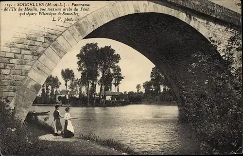 Ak Soucelles Maine et Loire, Panorama , L'Ile du Moulin, Brücke, Anglerinnen