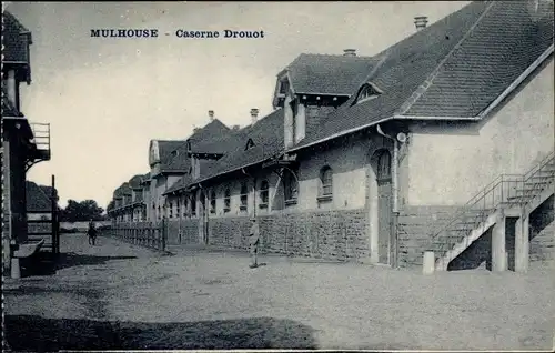 Ak Mulhouse Mülhausen Elsass Haut Rhin, Caserne Drouot, Gebäudeansicht, Soldat, Reiter