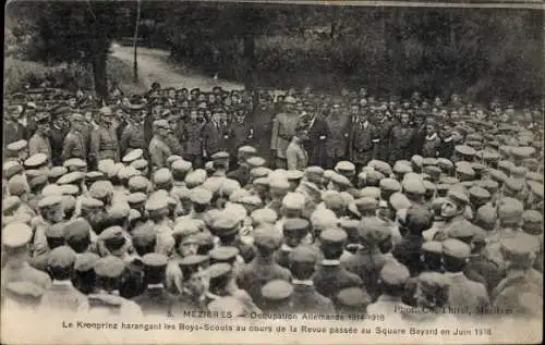 Ak Mézières Ardennes, Occupation Allemande 1914-1918, Le Kronprinz harangant les Boys-Scouts, I. WK