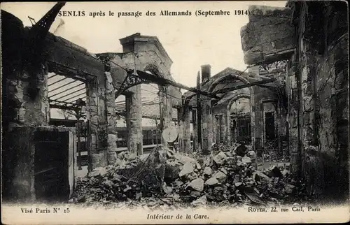 Ak Senlis Oise, après le passage des allemands, Intérieur de la Gare, Kriegszerstörungen