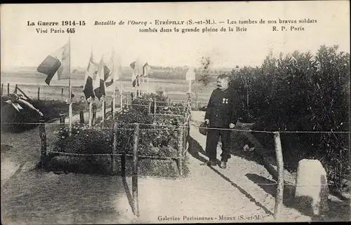 Ak Etrepilly Seine et Marne, les tombes de nos braves soldats, Soldat, Flaggen