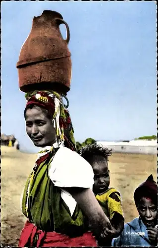 Ak Scenes et Types, Porteuse d'eau, Wasserträgerin, Maghreb