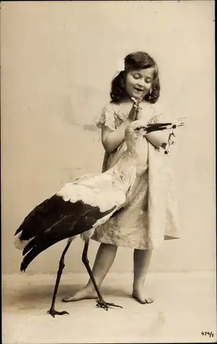 Ak Mädchen mit Storch