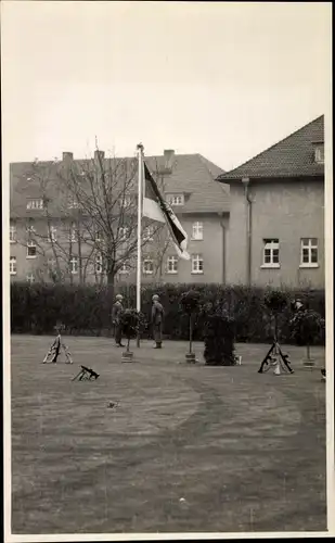 Foto Ak Soldaten bei der Flaggenparade, BRD, Bundeswehr