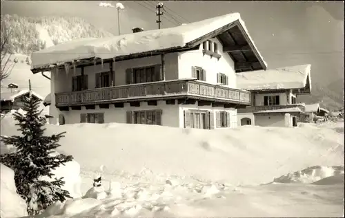 Ak Reit im Winkl Oberbayern, Berghütte im Winter