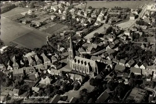 Ak Dinklage in Niedersachsen, Fliegeraufnahme der Stadt mit Kirche