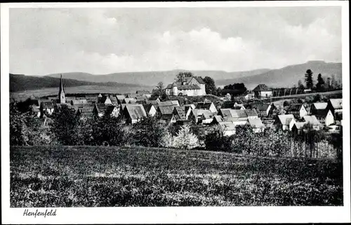 Ak Henfenfeld in Mittelfranken, Gesamtansicht, Eisenbahnschule