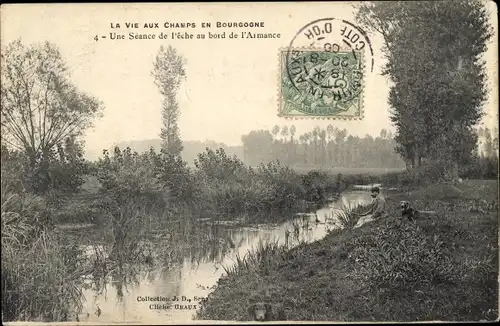 Ak Côte d’Or Frankreich, La Vie aux Champs en Bourgogne, Une Seance de l'eche au bord de l'Armance