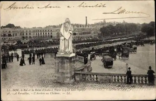 Ak Versailles Yvelines, Le Roi et la Reine d'Italie a Paris, L'Arrivee au Chateau, Monument