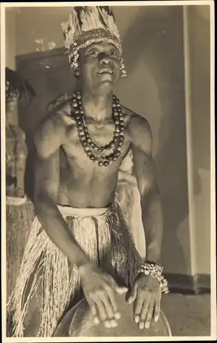 Foto Ak Guyana, Trommler in traditioneller Tracht