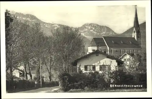 Foto Ak Bernau am Chiemsee, Kirche, Dorfpartie