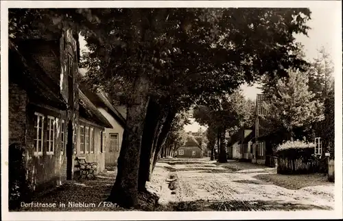 Ak Nieblum Insel Föhr, Blick in die Dorfstrasse