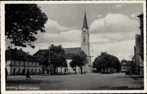 Ak Plattling in Niederbayern, Stadtplatz, Kirche