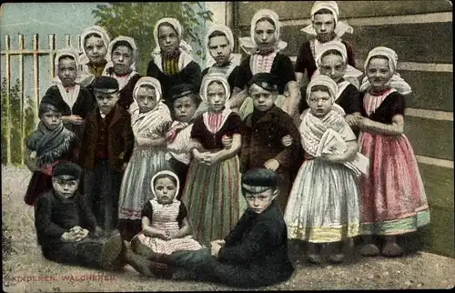 Ak Walcheren Zeeland, Gruppenbild Kinder in Tracht