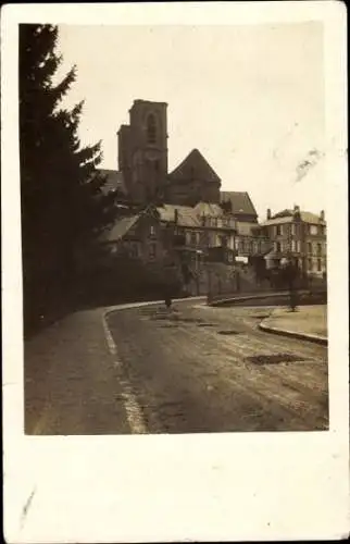 Foto Ak Laon Aisne?, Straßenpartie, Häuser