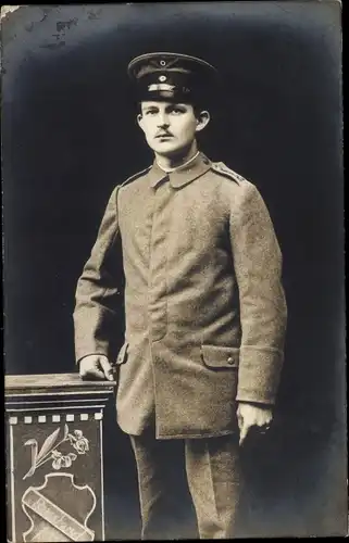 Foto Ak Russland, Deutscher Soldat in Uniform, Standportrait, I WK