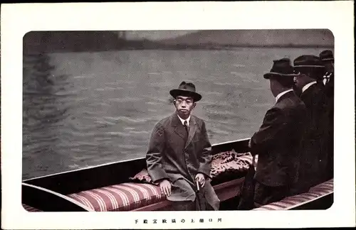Ak Kaiser von Japan in einem Boot, Hirohito ?