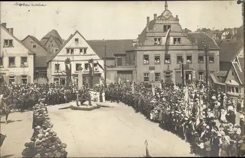 Foto Ak Ottweiler im Kreis Neunkirchen Saarland, Personen auf dem Marktplatz, Fest