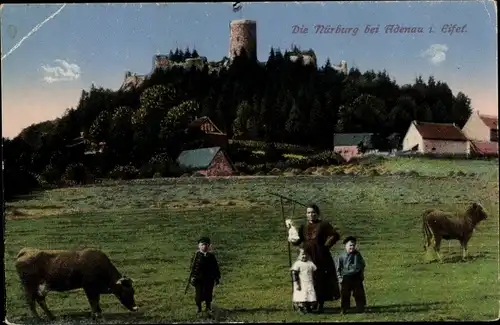 Ak Nürburg in der Eifel, Blick auf die Burg, Weide, Kuh, Bauer