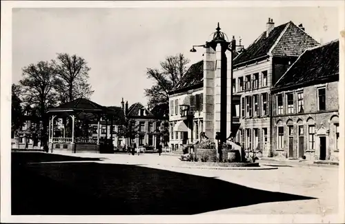 Ak Kampen Overijssel Niederlande, Nieuwe Markt met Gedenkzuil