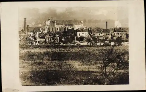 Foto Ak Arras Pas de Calais, Blick auf den Ort, Kathedrale, Kriegszerstörung 1. WK, 1916