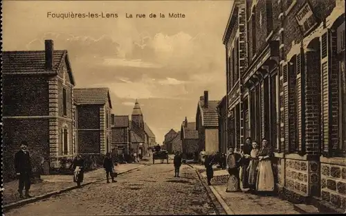 Ak Fouquières lès Lens Pas de Calais, La rue de la Motte