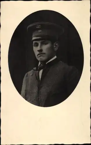 Foto Ak Soldat in Uniform, Portrait