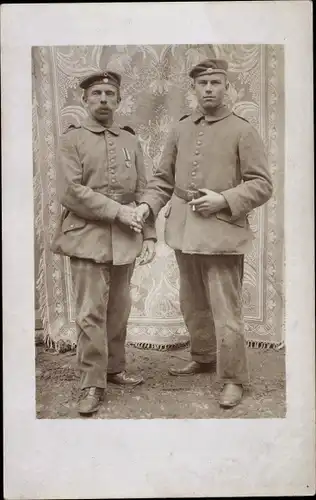 Foto Ak Deutsche Soldaten in Uniformen, Standportrait