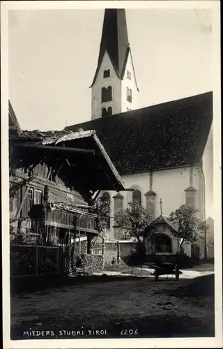 Foto Ak Mieders Stubaital Tirol, Kirche, Bauernhaus