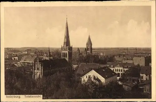 Ak Tschernjachowsk Insterburg Ostpreußen, Totalansicht der Stadt, Kirche