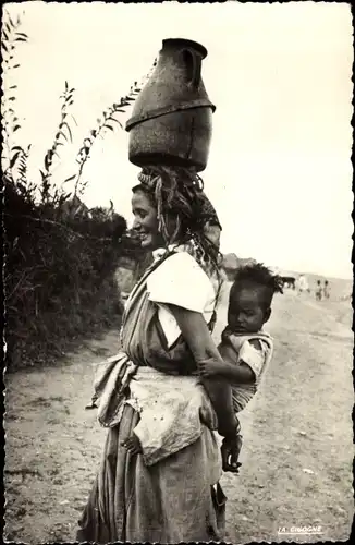 Ak Scenes et Types, Retour de la Fontaine, Mutter mit Kind, Maghreb